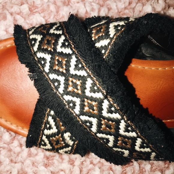 Bohemian Fabric Criss-Cross Samdals - Picture 4 of 4